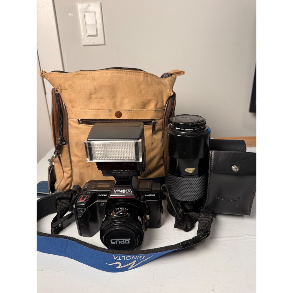 Minolta Maxxum 5000 AF 35mm Film Camera Kit w/ 50mm, 70-210mm Lens, Flash, Bag